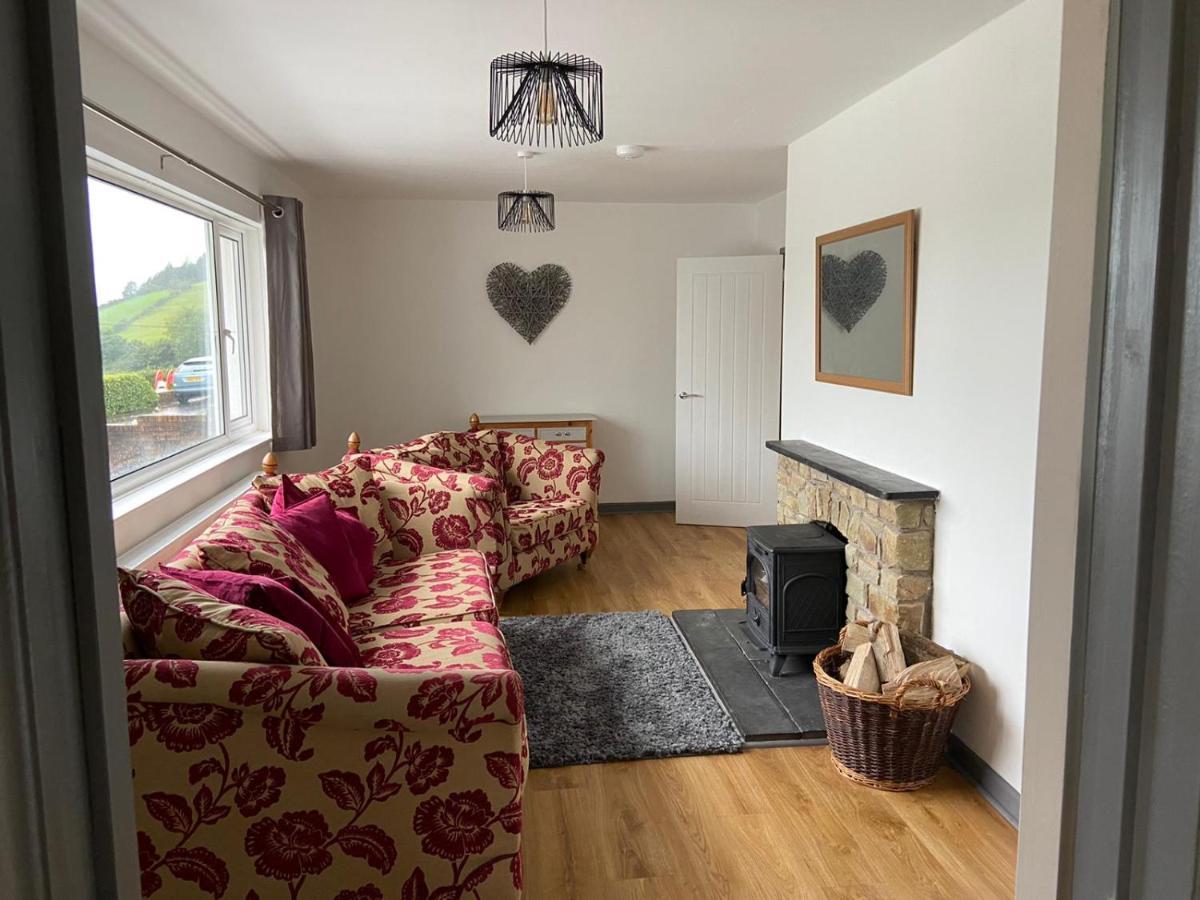 4 Bedroom In Peaceful Countryside With Log Burner - Talar Deg, Capel Madog *