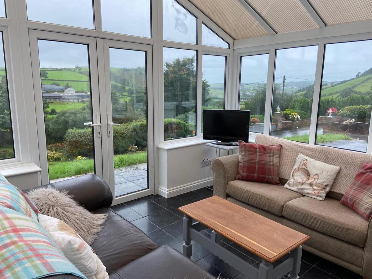 4 Bedroom In Peaceful Countryside With Log Burner - Talar Deg, Capel Madog *